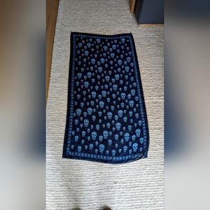 Alexander McQueen skull scarf